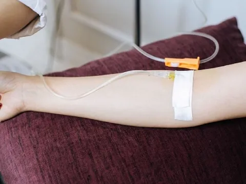 Nghi vấn một phụ nữ tử vong sau khi truyền dịch tại nhà 0