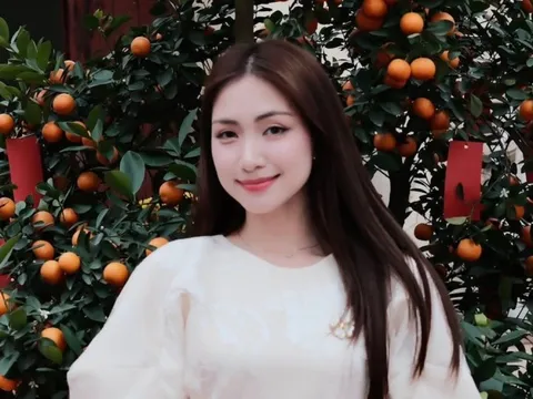 Hòa Minzy báo tin vui ngày đầu năm