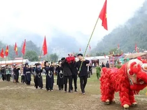 Rộn ràng Lễ hội Lồng Tồng Ba Bể