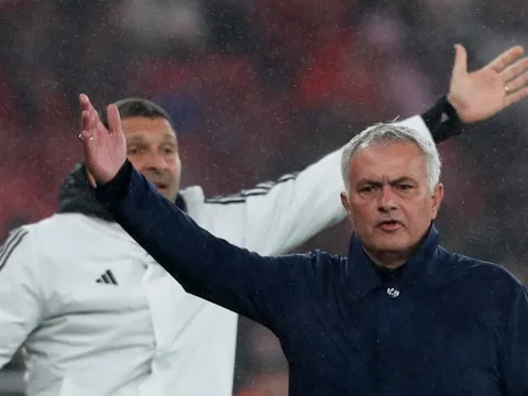 Đoạn kết buồn cho Mourinho