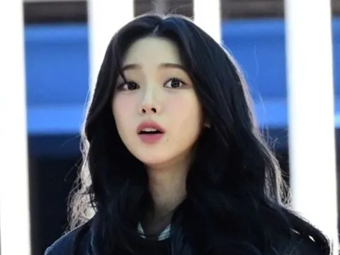 Karina (aespa) phản ứng gay gắt khi gặp fan cuồng ở sân bay
