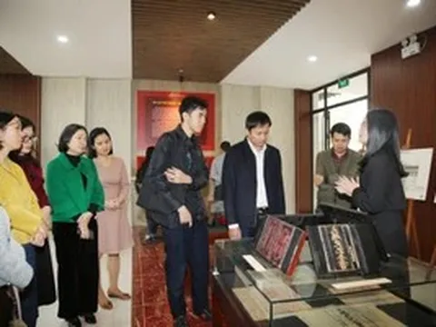 Đầu xuân thưởng lãm Châu phê, trải nghiệm in Mộc bản triều Nguyễn