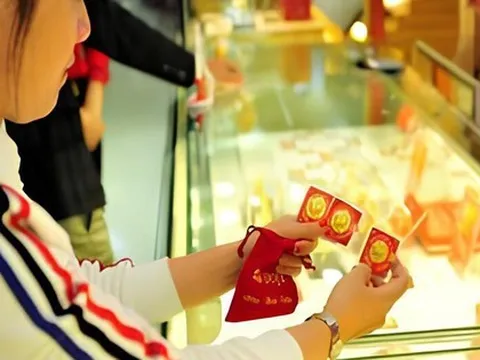 Dồn hết thưởng Tết mua vàng ngày Thần Tài, 2 hôm sau giá tăng, nhưng tôi vẫn mất ăn mất ngủ