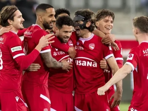 Đội bóng tí hon viết lại câu chuyện cổ tích của Leicester City