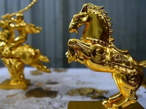 Giá vàng hôm nay 28/2/2026 tiếp đà giảm mạnh sau ngày Vía Thần Tài, thị trường gặp khó, nhưng vẫn đang tiến tới mục tiêu 6.000 USD