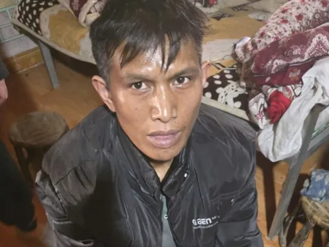 Đột kích “ổ” ma túy trong nhà riêng, bắt quả tang 6 đối tượng mua bán, sử dụng heroin