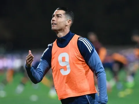 Nổ lớn ở Riyadh, CĐV cầu nguyện cho Ronaldo