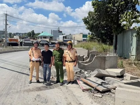 Thi công không gọn, một nhà thầu ở TPHCM bị CSGT phạt