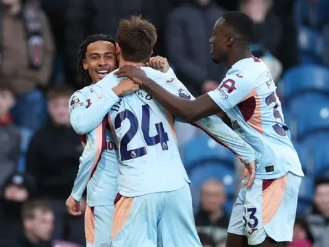 Màn rượt đuổi tỷ số nghẹt thở ở Premier League