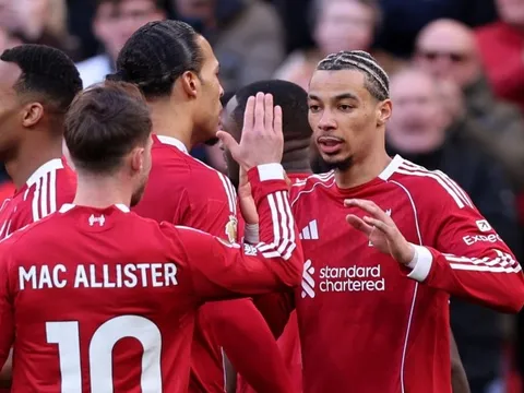 Liverpool áp sát MU