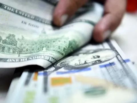 Đồng USD tăng mạnh do nhu cầu tài sản an toàn