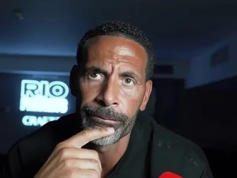 Rio Ferdinand xuống hầm trú ẩn giữa bom đạn