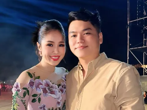 Khoảnh khắc đẹp của vợ chồng Lê Phương trong ngày Rằm tháng Giêng