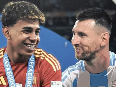 Trận Messi gặp Yamal đổi địa điểm?