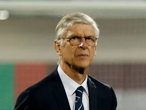Luật việt vị mới của Wenger được sử dụng ở giải chuyên nghiệp