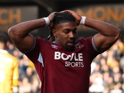 Traore bị yêu cầu dừng tập tạ