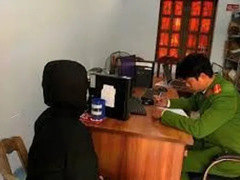 Sau khi chuyển khoản 1 tỷ đồng từ tài khoản cá nhân, một đại diện doanh nghiệp tại Hà Nội phải đến công an trình báo