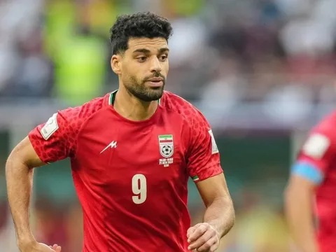 Tiền đạo Taremi xin trở về bảo vệ đất nước Iran