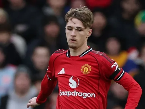 Con trai Fletcher bị cấm thi đấu 6 trận