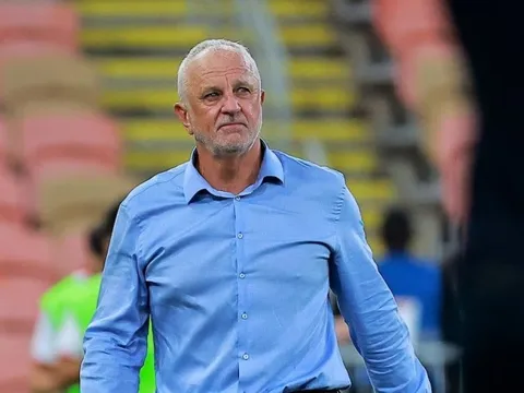 HLV Iraq mắc kẹt trước trận play-off World Cup