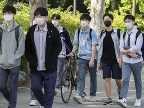 Hàn Quốc xem xét bỏ đồng phục học sinh