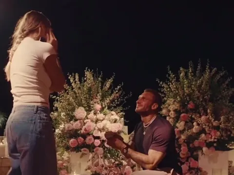 Tay vợt nữ số 1 thế giới đính hôn cùng triệu phú