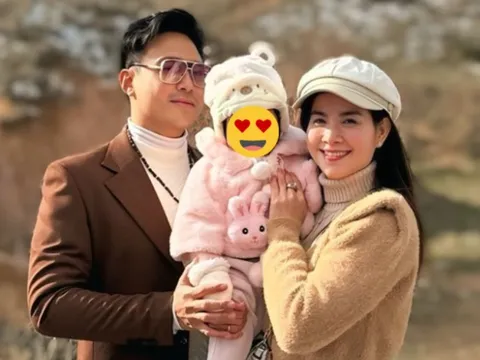 Vợ chồng Kha Ly - Thanh Duy đưa con gái xuất ngoại sau Tết Nguyên đán