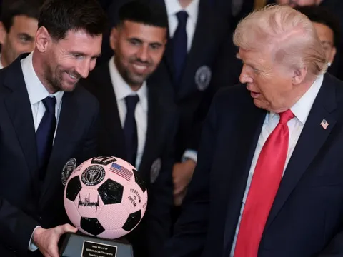 Phản ứng của Messi khi ông Trump ca ngợi Ronaldo