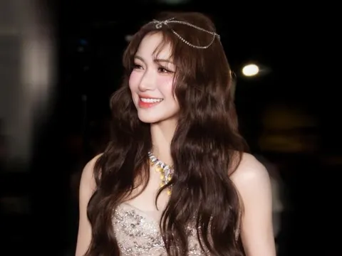 'Tan chảy' với cách Hòa Minzy ứng xử với người hâm mộ