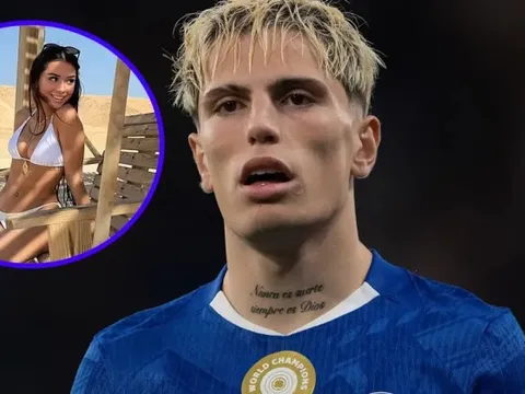 Garnacho cho bạn gái mới tiêu tiền thả ga