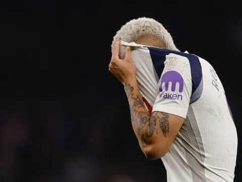 Tottenham thành trò cười