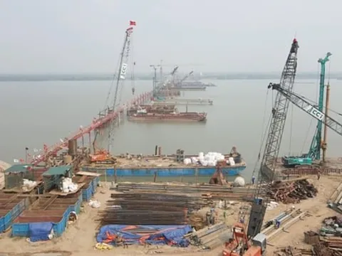 Đủ mặt bằng sạch, dự án cầu Hồng Hà vượt tiến độ