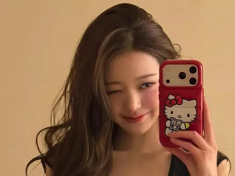 Jang Won Young (IVE) khoe ảnh 'cam thường' gây sốt