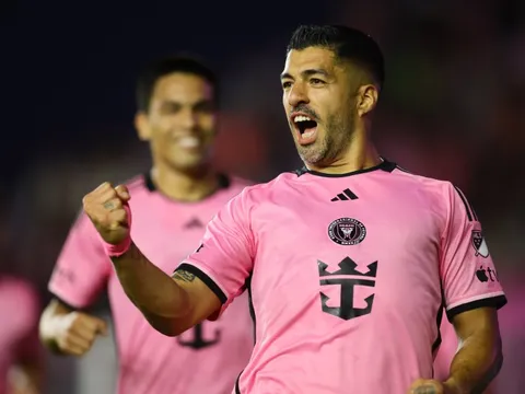 Mỗi lần làm cha, Suarez lại ghi bàn