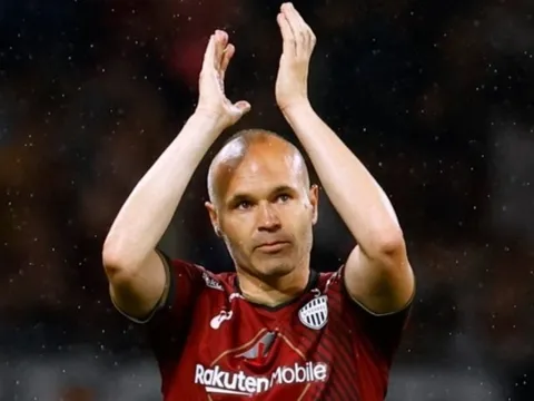 Lý do vụ Iniesta và Morocco đổ bể vào phút chót