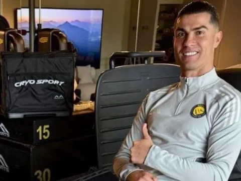 Ronaldo xuất hiện trở lại sau 7 ngày