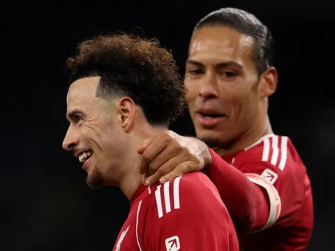 Liverpool đòi nợ thành công Wolves