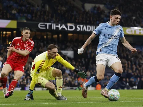 Foden đẩy Man City vào thế khó