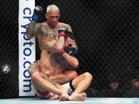 Oliveira khép lại món nợ 11 năm trước Holloway