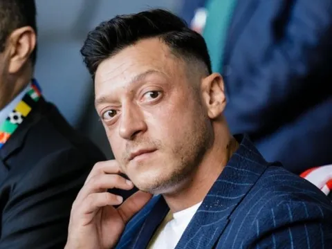 Ozil giàu có sau giải nghệ