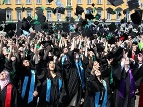 Tân cử nhân trước sóng gió thị trường lao động