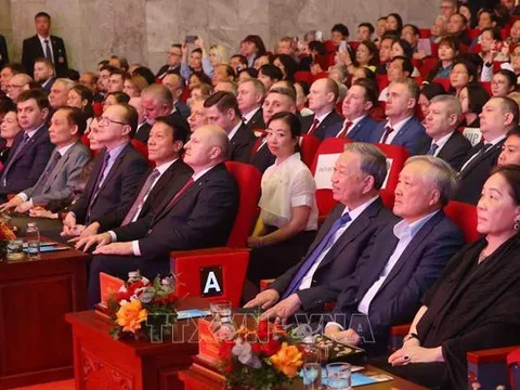 Tổng Bí thư Tô Lâm dự Chương trình giao lưu nghệ thuật 'Tâm hồn Nga trong lòng Việt Nam'