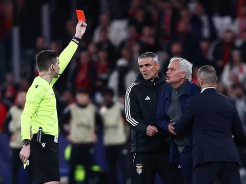 Mourinho nổi giận sau trận derby Benfica - Porto