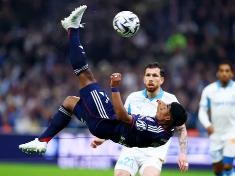 Endrick bị la ó trong trận hòa của Lyon