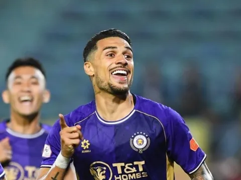 CLB Hà Nội hạ CAHN, cuộc đua vô địch nóng trở lại