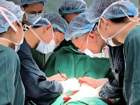 Cơn ác mộng hoại tử ngực sau ba lần phẫu thuật thẩm mỹ liên tiếp