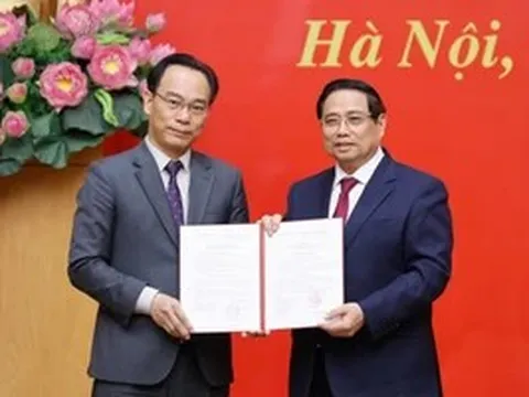 Nóng trong tuần: Bàn giao nhiệm vụ Bộ trưởng Bộ GD&ĐT; ban hành nhiều quy định giáo dục mới