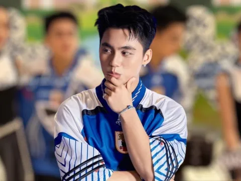 Clip bắt trọn hành động 10 điểm của MONO khi sánh đôi cùng đồng nghiệp nữ