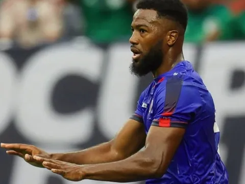 Trải nghiệm kinh hoàng của cựu cầu thủ Wolves ở Iran