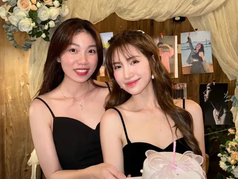 Choáng với tiền lương Hòa Minzy trả cho trợ lý